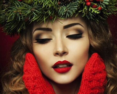 22 Sexy Christmas Makeup Ideas To Try Styleoholic