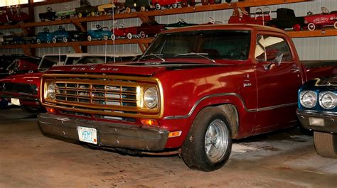 Chopped 1975 Dodge Truck Spent Years in Storage, Hides HEMI Surprise Under the Hood - autoevolution