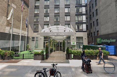 Manhattan Holiday Inn sells at a huge loss in COVID trend