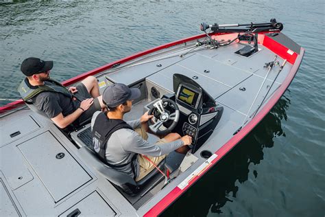 Lowe Stinger 175c 17 Foot Crappie And Bass Boat Lowe Boats