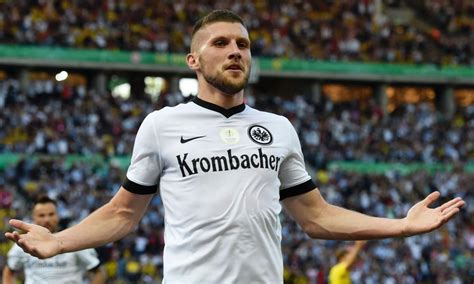 Milan La Data Del Primo Allenamento Di Rebic Mercato Calciomercato