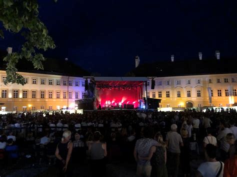 Raiffeisen Kultursommer Mit Amy Macdonald Am Kapellplatz Tourismus