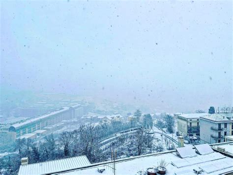 Maltempo Nevica In Basilicata Bianco Risveglio A Potenza Oggi Scuole