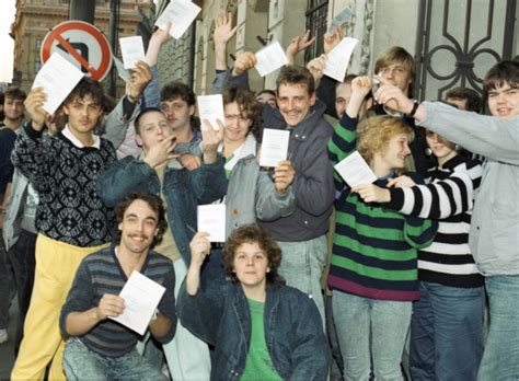 Bilderstrecke zu Prager Botschaft 1989 Nackte Angst und übergroße