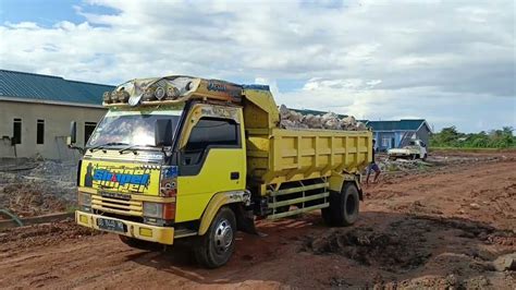 Dump Truk Ragasa Pengangkut Batu Gunung Jomplang Muatan Dump Truk