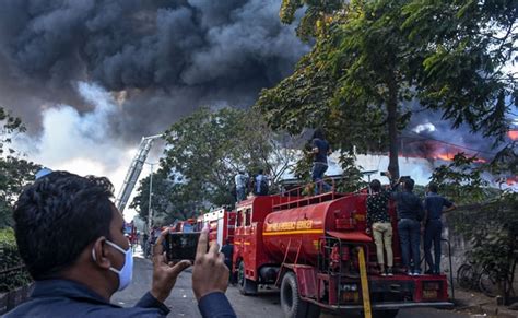 Fire Officer 5 Workers Injured In Textile Unit Blaze In Gujarats Surat