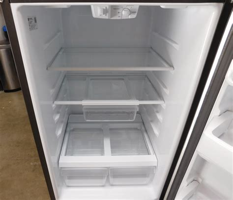 18 Cu Ft Ge Top Freezer Stainless Steel Almost New Refrigerator With Glass Shelves A 420