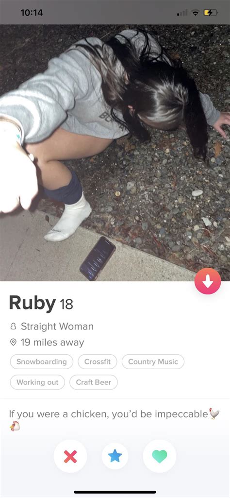 Ahh yes the perfect dating profile pic : r/Tinder