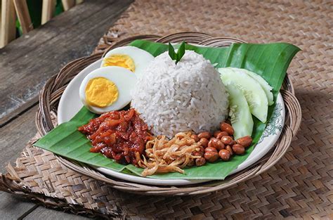 Mudah Ini Resep Nasi Lemak Khas Malaysia Lengkap Dengan Lauk