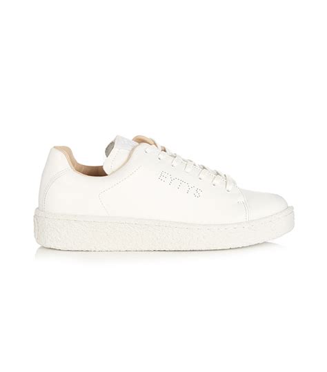 The One Sneaker Style That Adds Polish to an Outfit | Who What Wear