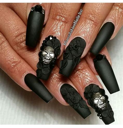 Pin By Agoosh On Nails Skull Nails Goth Nails Gothic Nails