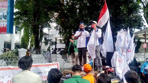 Mahasiswa Dan Buruh Kembali Demo Tolak Omnibus Law Di DPRD Sumbar