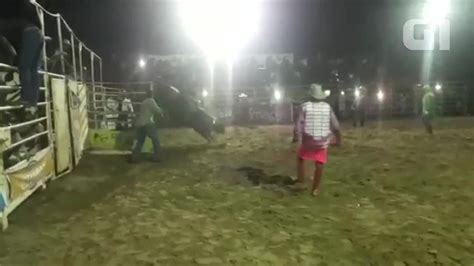 Pe O Morre Ap S Ser Pisoteado Por Touro Em Rodeio De Porto Velho V Deo