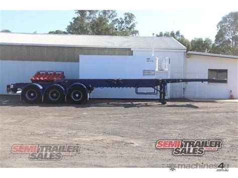 Buy Used 2003 Vawdrey Vawdrey Semi 40FT Retractable Skel Trailer Skel