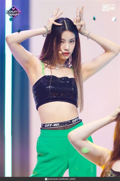 yeji pics on Twitter | Itzy, Stage outfits, Korean girl