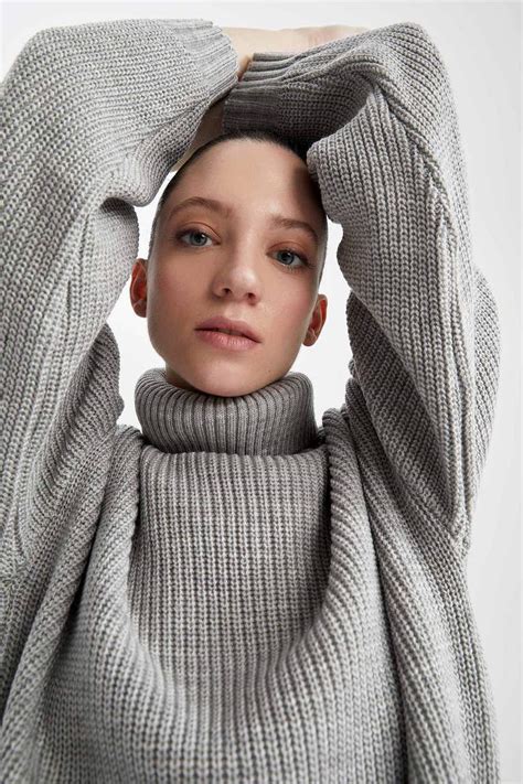 Grey WOMAN Oversize Fit Turtleneck Pullover 2723557 DeFacto