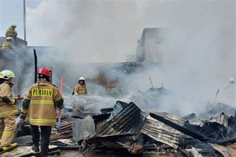 Gulkarmat Kerahkan Unit Pemadam Atasi Kebakaran Rumah Di Koja