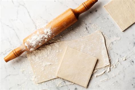 Cómo hacer coca de llardons o chicharrones Descubre cómo elaborar