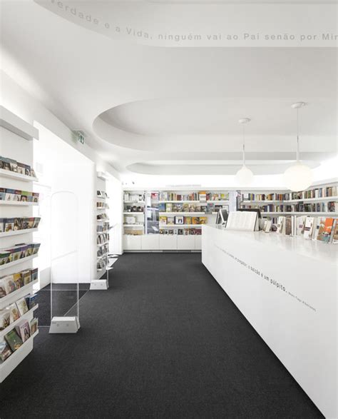 Paulus Livraria Brasília - Livraria Paulus / Site Specific Arquitectura | ArchDaily Brasil
