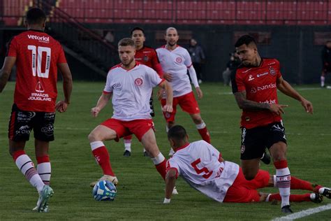 Brasil De Pelotas Vence O Herc Lio Luz E Cola No G Do Grupo Na S Rie