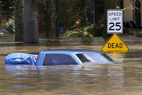 Muertos Evacuados Y Ataúdes Flotando En Un Diluvio Histórico En Ee Uu