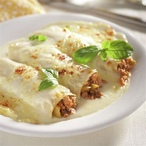 Canelones de carne picada con jamón aceitunas y albahaca