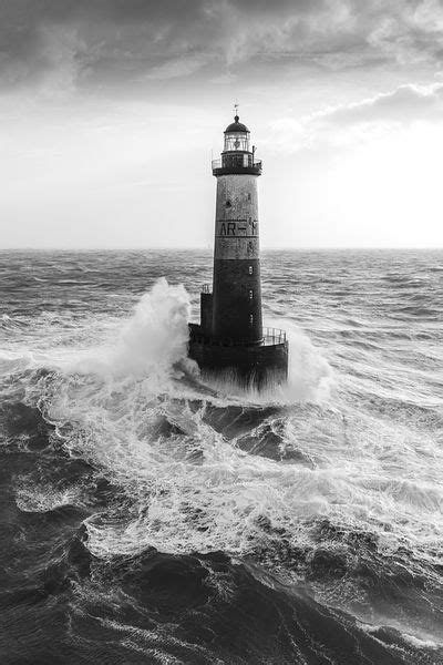 Mathieu Rivrin Photographe de Bretagne Tempête au phare d Ar men