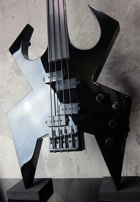 B C Rich Custom Shop Widow Bass Fretless Black 和久屋