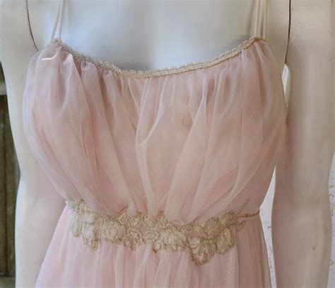 VTG 1950s VAN RAALTE NYLON CHIFFON LACE BABYDOLL DRESS PEIGNORE PINK