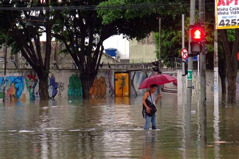 Chuva forte provoca alagamentos em São Paulo São Paulo Estadão