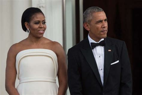 Barack E Michelle Obama Voltam à Casa Branca Para Revelar Retratos Oficiais