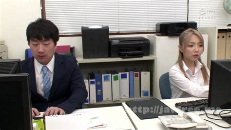 [hd][gs 363] 社内結婚をする女子社員はド変態女 社内結婚をする女子社員が婚約者に内緒で相談に乗って欲しいというので聞いてやると…実