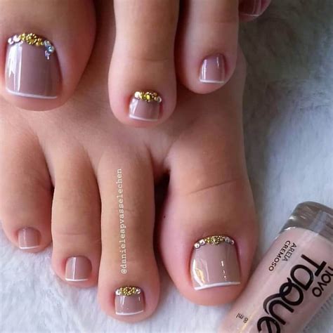 uñas para el pie en color nude Pretty toe nails Feet nail design