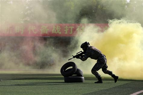 硝烟四起，枪林弹雨丨战略支援部队某部军事体育运动会战味十足 中国军网