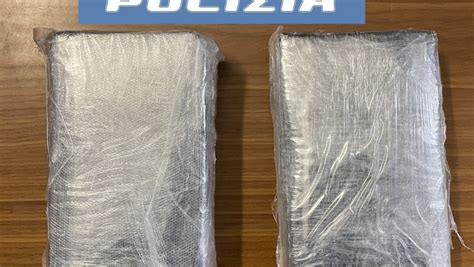 Due Chili Di Cocaina Sequestrati Dalla Polizia Due Arresti