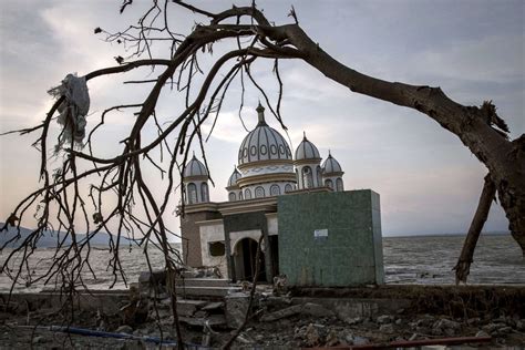 Indonesia earthquake and tsunami - ABC News