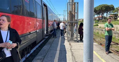 Treni Guasto Alla Linea Elettrica Circolazione Ripresa Sulla Linea