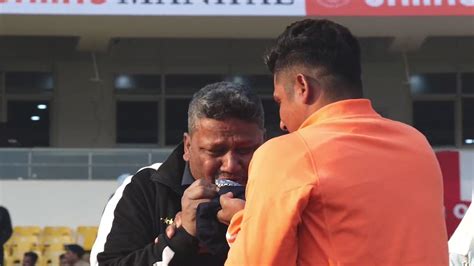 Viral Video Sarfaraz Khan S Super Emotional Moment With Father After