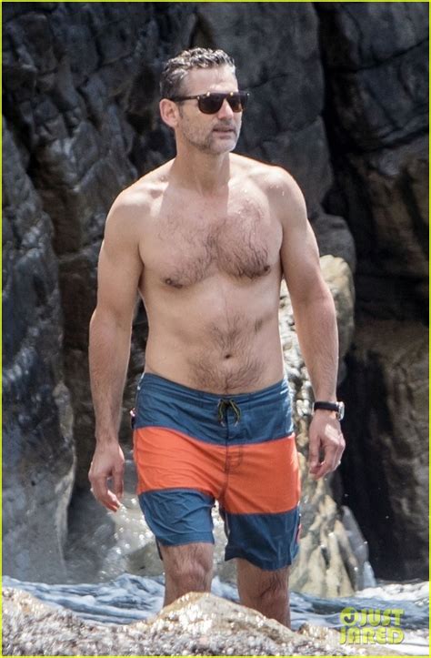 Shirtless Eric Bana Packs On The PDA With Wife Rebecca Gleeson On