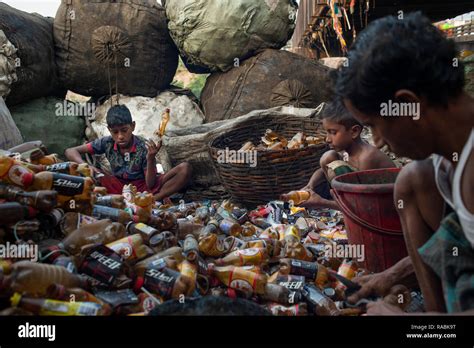 Child labour factory hi-res stock photography and images - Alamy