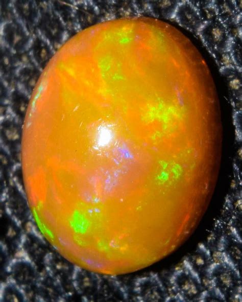 Orange Thiopischer Opal Feuer Welo Oval Schlicht Cabochon X Mm Ct