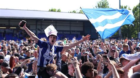 League Two Play Off Final Boss Dave Challinor Hails Stockport S