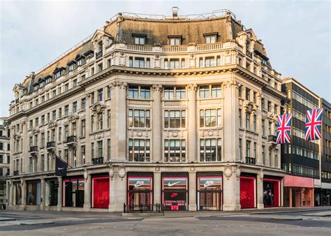 Route 22 Bus Schedule from Putney Common to Oxford Circus 28