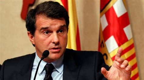 Joan Laporta Coloca Pancarta Gigante A Unos Metros Del Santiago Bernabéu Fútbol Radio Fórmula