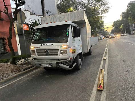 Auto De Lujo Queda Deshecho Por Choque En La Roma CDMX