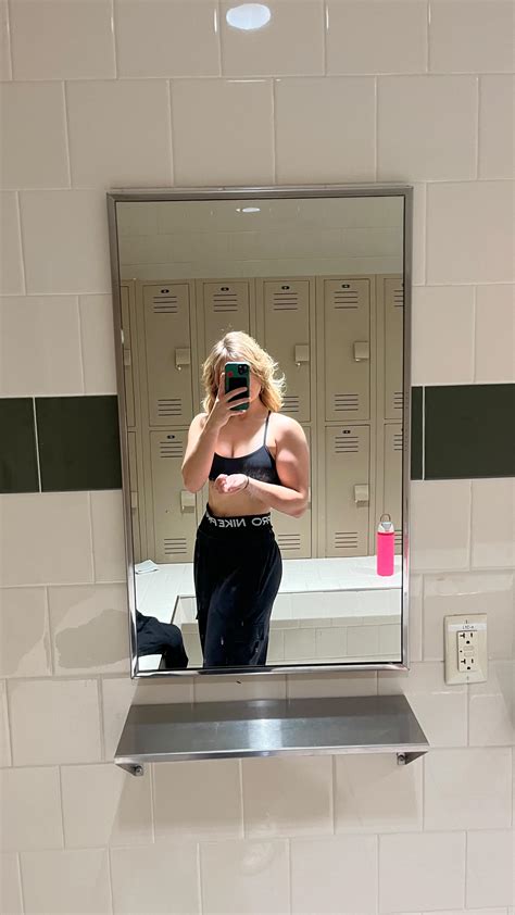 Lex_liftz | My fav accessory 🖤😈 #gymgirls #fitgirls #buffgirls | Instagram