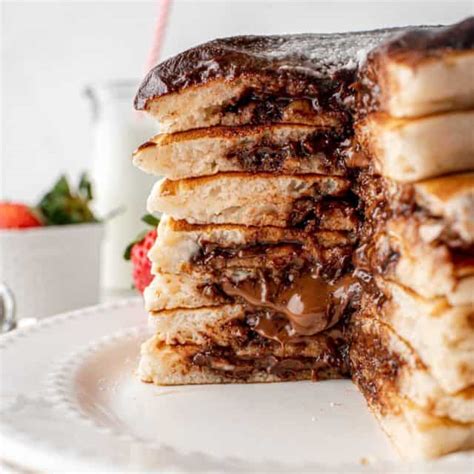 Nutella Pancakes (chocolate hazelnut filled pancakes) • Pancake Recipes