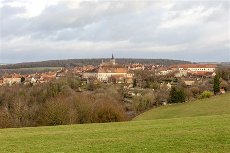 C Te D Or Guide Du Routard Flavigny Sur Ozerain Parmi Les