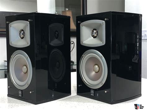 Beautiful Yamaha Ns Lacquer Black Bookshelf Speakers Photo