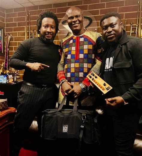 Sonnie Badu Donates To Uncle Ato - ZionFelix.net